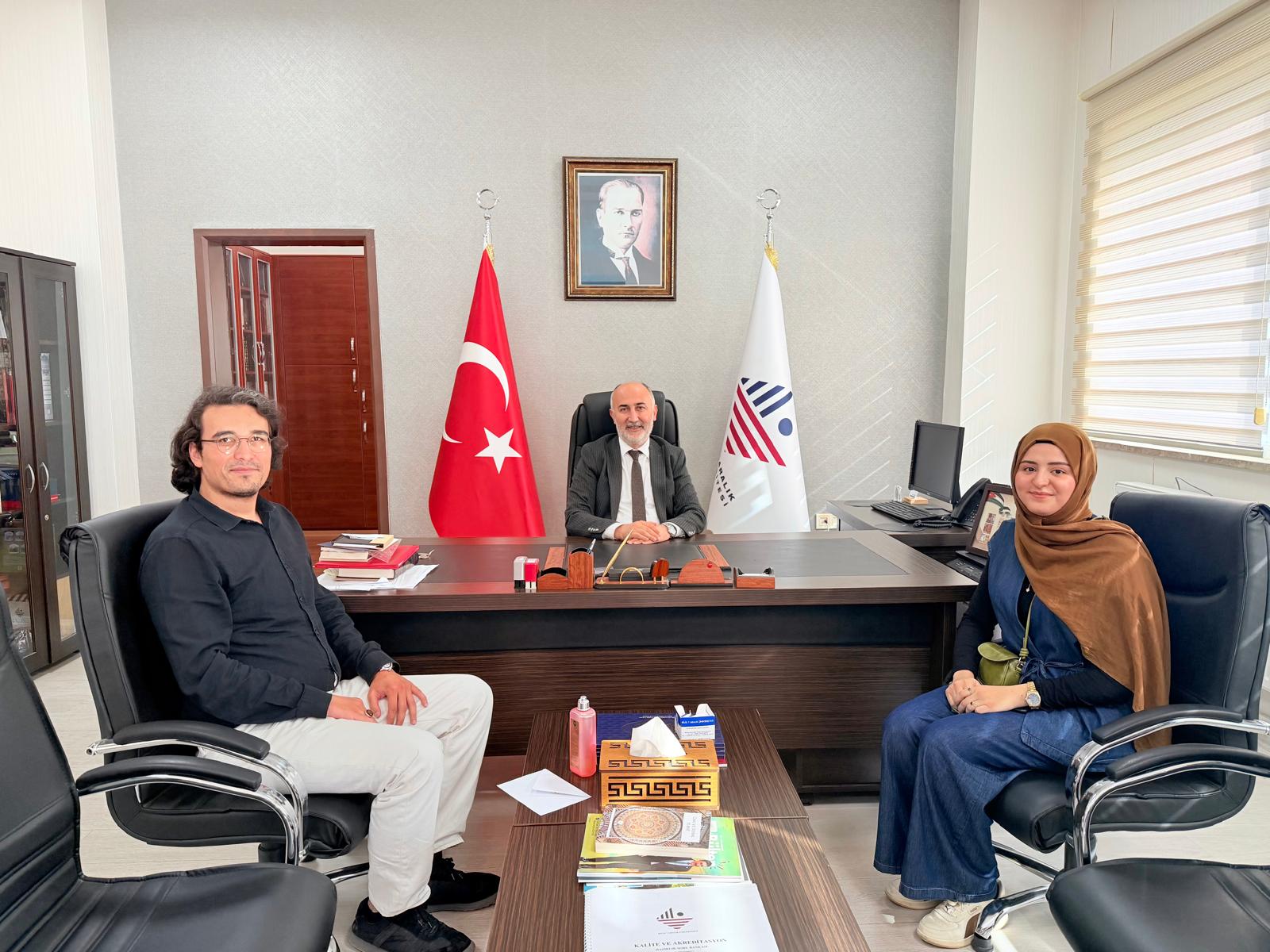 Düşünen Kalpler Öğrenci Topluluğundan Fakülte Dekanımıza Ziyaret